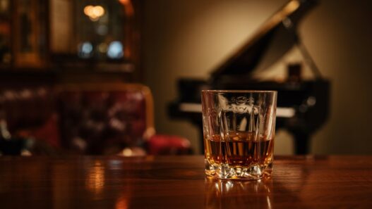 Co wpływa na to, że mamy mocną głowę na alkohol